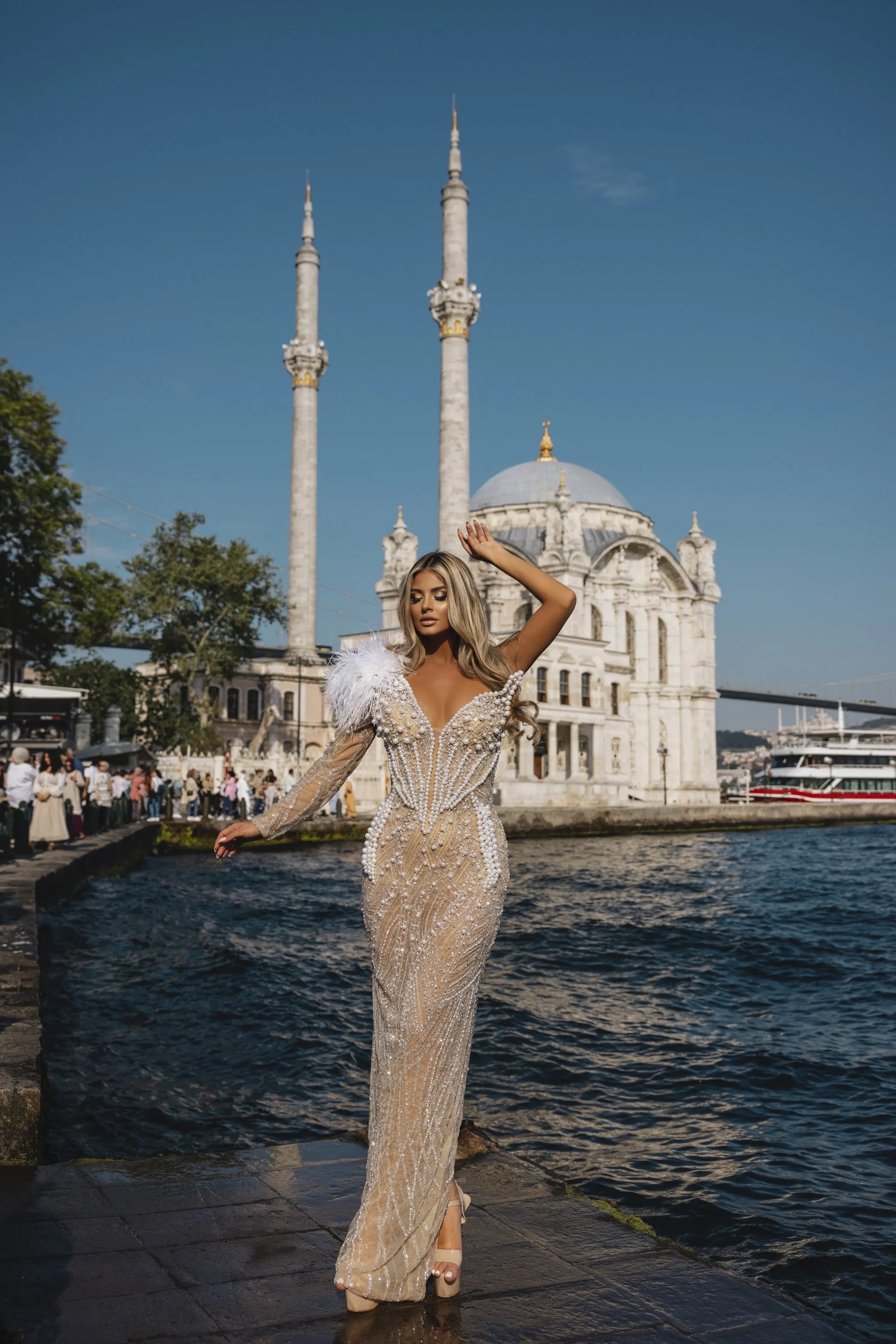 Luxury White One Shoulder Evening Dress With Pearls